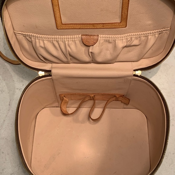 LV Cosmetics Travel Case - Picture 2 of 6